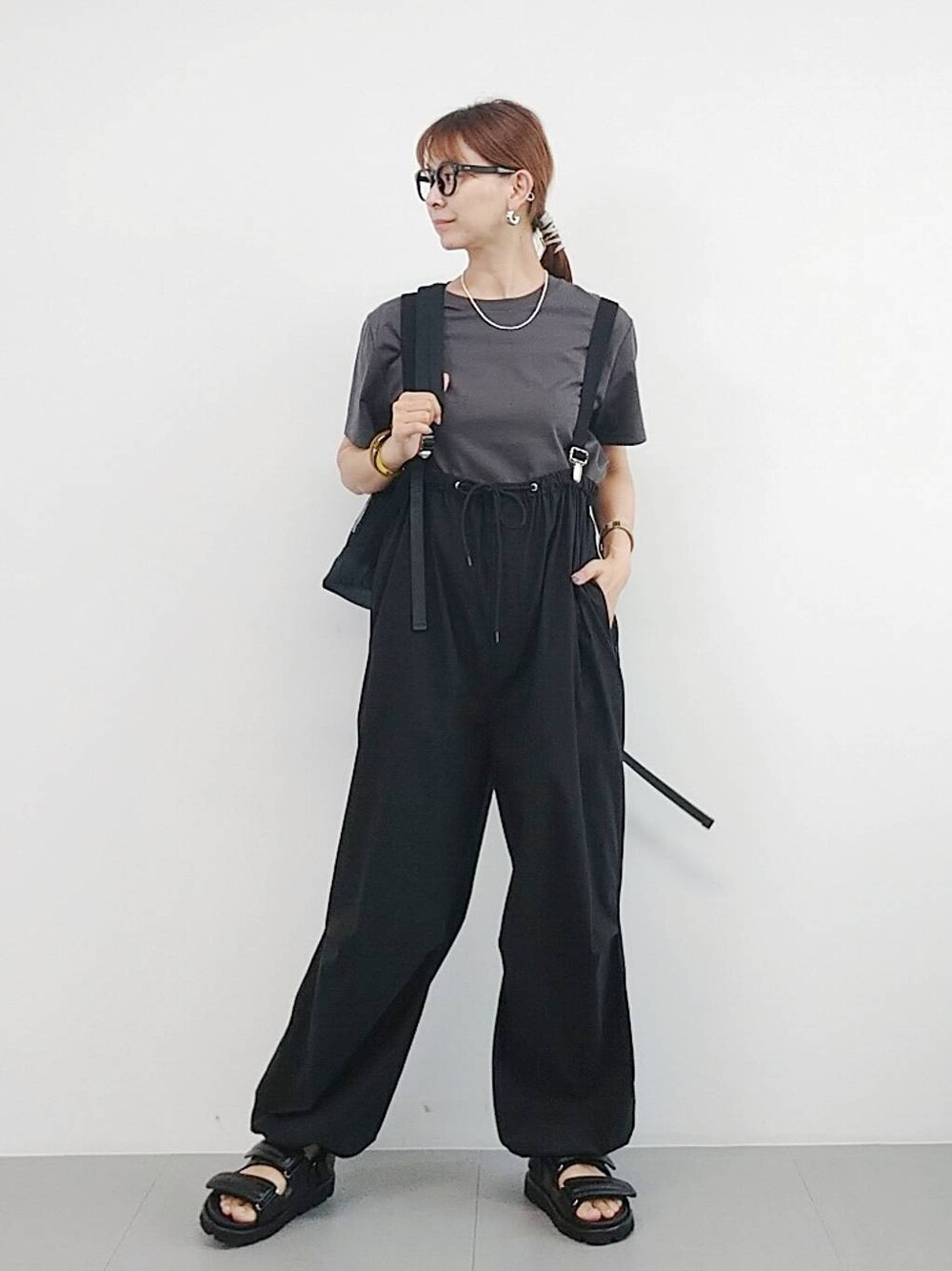 「ウエストゴム、サンダル、体型カバー、着痩せ・細見え、メガネ、Tシャツ、リュック・バッグ、ネックレス、カジュアル、BARNYARDSTORM、休日コーデ、ママコーデ、夏コーデ、ウォッシャブル、ゆったり」｜「BARNYARDSTORMのBARNYARDSTORM / UVカットラウンドグラス（メガネ、ブラック系）」を使った、yoshikuttya0213さん（レディース・164cm）の夏コーディネートの1枚目の写真