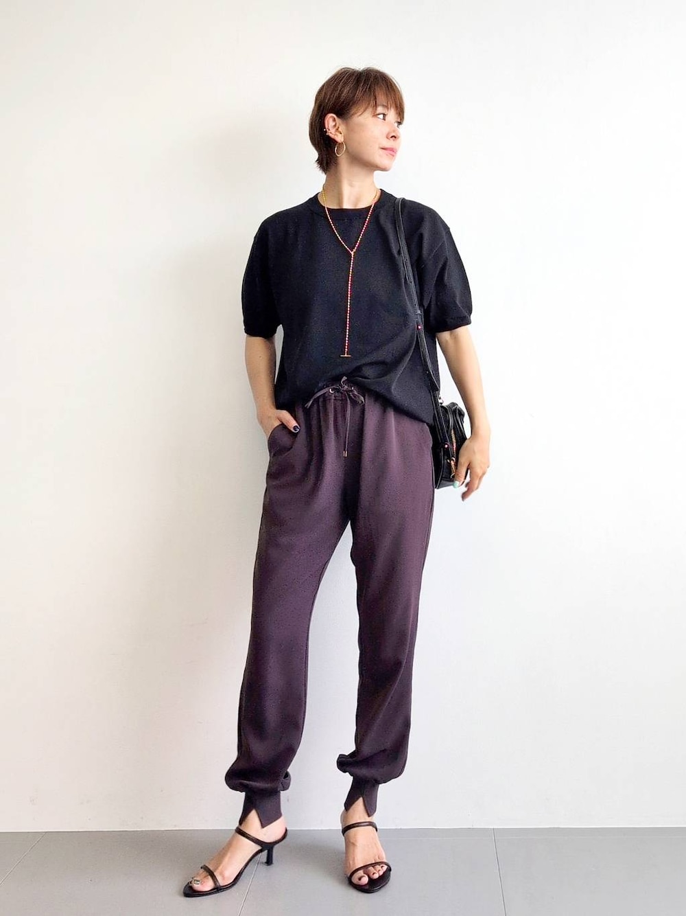 「体型カバー、着痩せ・細見え、ベーシック/シンプル、休日コーデ、ネックレス、サンダル、バッグ、シワ軽減、軽量、おでかけ、BARNYARDSTORM、ウエストゴム、きれいめカジュアル、ママコーデ、ウォッシャブル」｜「BARNYARDSTORMのBARNYARDSTORM / Wストラップミュール2（サンダル、ブラック系）」を使った、yoshikuttya0213さん（レディース・164cm）の夏コーディネートの1枚目の写真