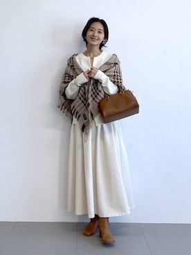 「アイテム（ストール/ショール）」を使った、OKAWAさん（レディース・161cm）の秋コーディネート