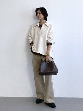 「アイテム（バングル/リストバンド）」を使った、OKAWAさん（レディース・161cm）の秋コーディネート