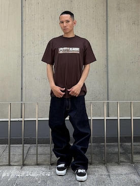 「XLARGE（エクストララージ）のPRODUCTION LOGO S/S TEE（Tシャツ/カットソー、ブラウン系）」を使った、香村大貴さん（メンズ・165cm）の夏コーディネート