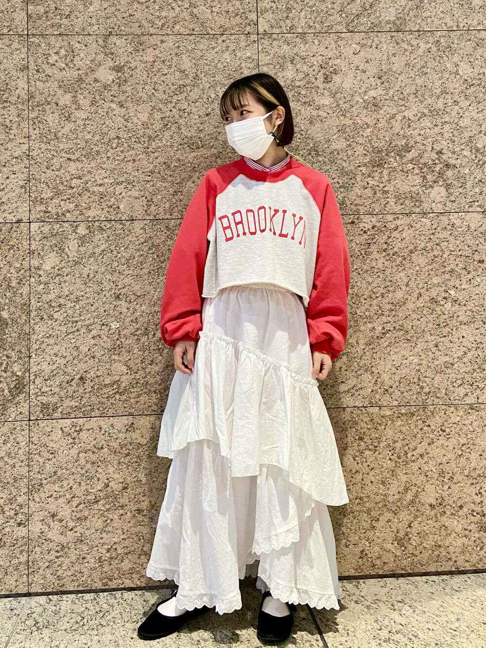 「今日のコーデ、WEGO、低身長コーデ、低身長、カジュアル、カジュアルコーデ、スウェット、ロゴスウェット、フリルスカート、スカート、スカートスタイル」｜「WEGOのアイテム（スウェット、レッド系）」を使った、yukachin0204さん（レディース・148cm）の冬コーディネートの1枚目の写真