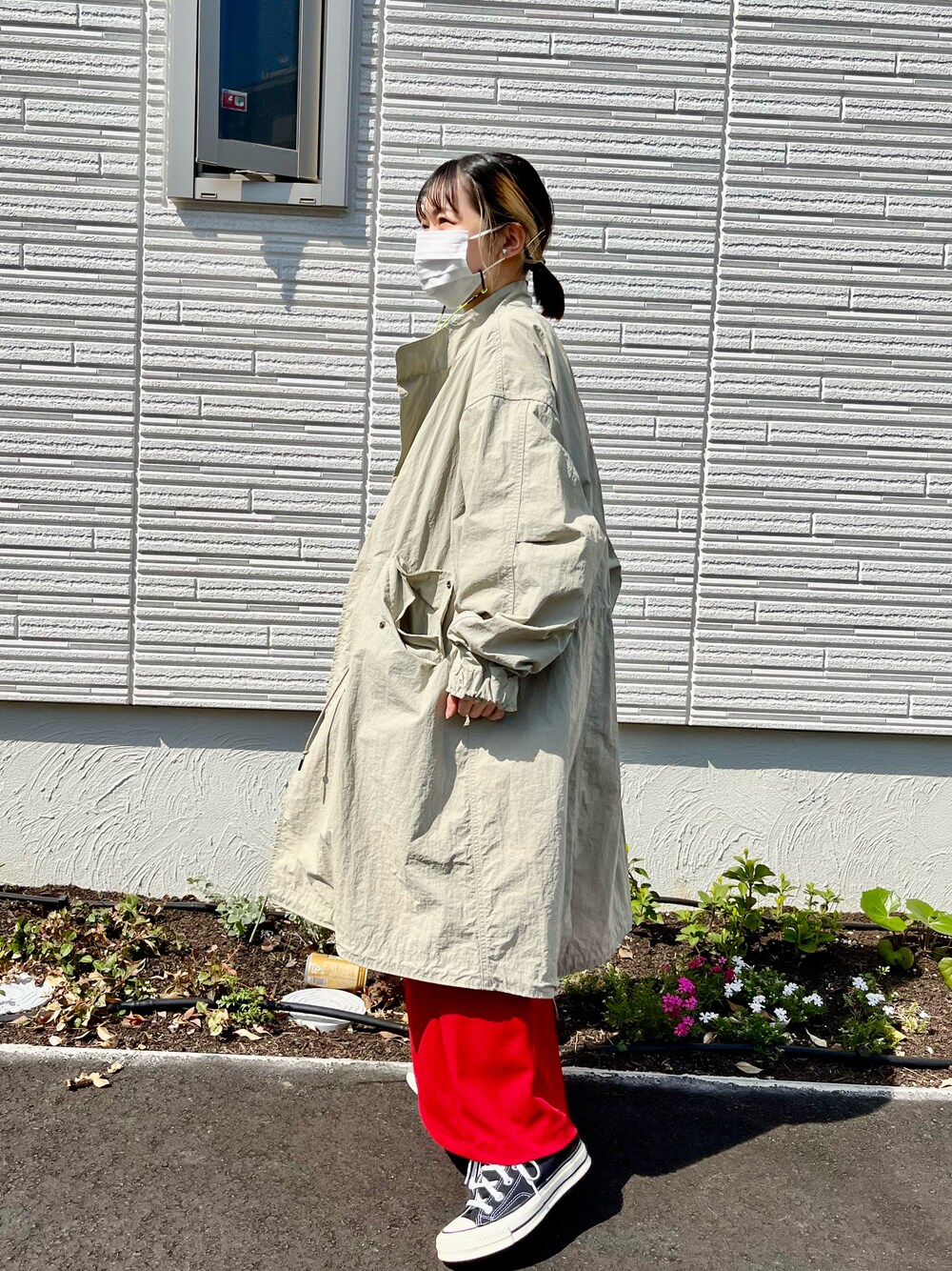 「ミリタリーコート、SHIPS、メンズコート、低身長、低身長コーデ、コンバース、converse、converse all star、スニーカー、スニーカーコーデ、スニーカー女子、春コーデ、春アウター、ロングスカート、ミリタリーコーデ」｜「SHIPSのアイテム（ミリタリージャケット、ベージュ系）」を使った、yukachin0204さん（レディース・148cm）の春コーディネートの1枚目の写真