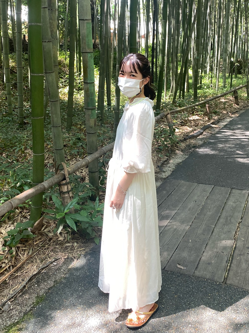 「休日スタイル、大人カジュアル、白ワンピース、mystic、ワンピース、ワンピーススタイル、低身長、低身長コーデ、おちびさん、服好きな人と繋がりたい、休日コーデ、ワンピースコーデ、ワンピ、白コーデ」｜「mysticのアイテム（ワンピース、ホワイト系）」を使った、yukachin0204さん（レディース・148cm）の夏コーディネートの1枚目の写真