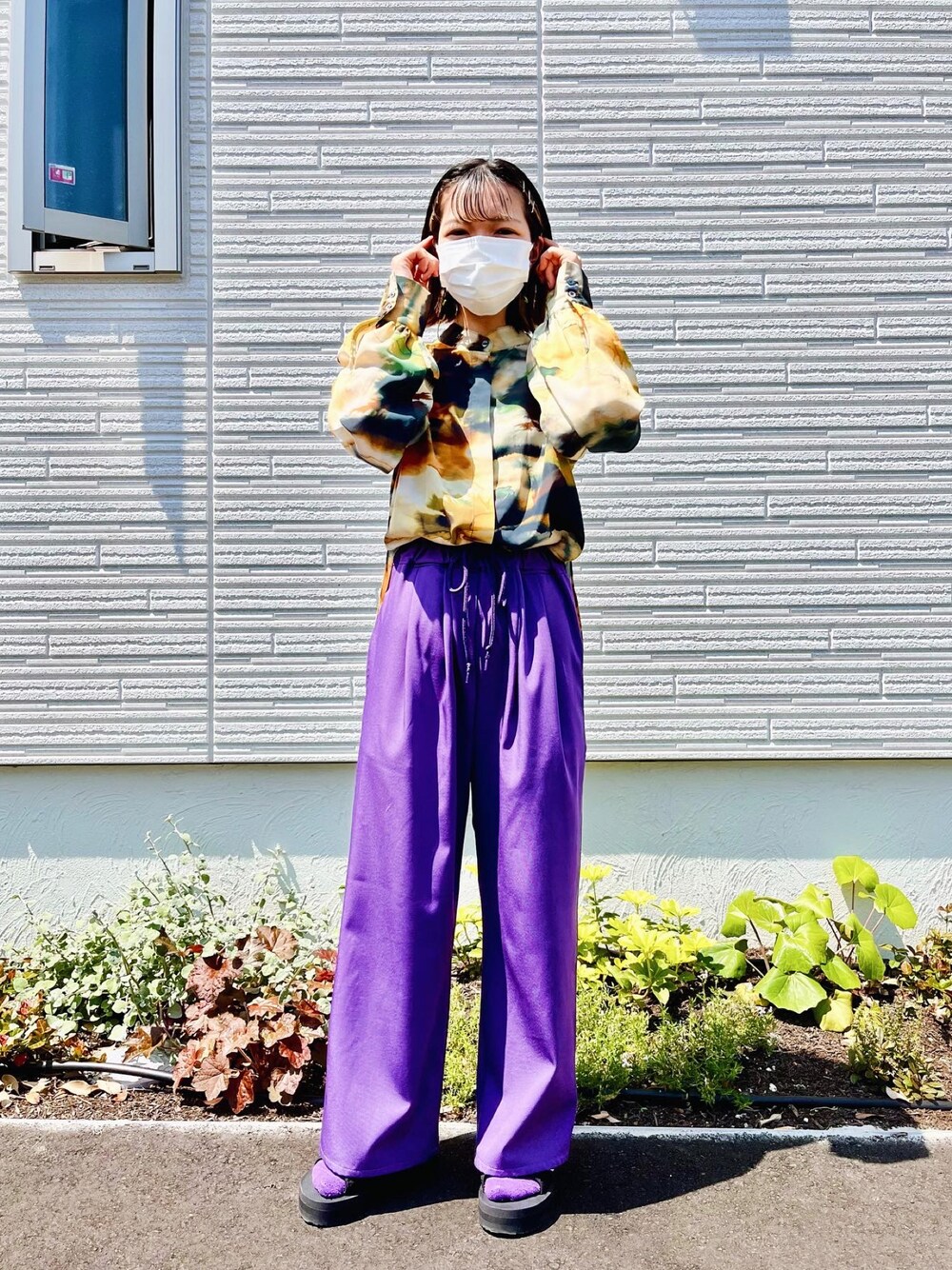 「パンツスタイル、低身長、低身長コーデ、低身長女子、148cm、おちびさん、サンダル、サンダルに靴下、サンダルコーデ、スイコック、suicoke、カスタネ、ブラウス、ブラウスコーデ」｜「Kastaneのアイテム（パンツ、パープル系）」を使った、yukachin0204さん（レディース・148cm）の春コーディネートの1枚目の写真