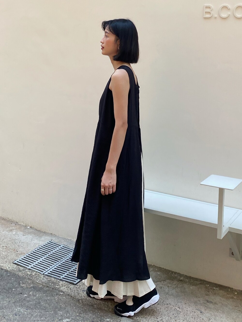 「ootd、夏、街頭穿搭、球鞋、休閒、洋裝、nike」｜「MEIER.Qのアイテム（ワンピース、ブラック系）」を使った、vanessa.chen🇹🇼 さん（レディース・163cm）の冬コーディネートの1枚目の写真
