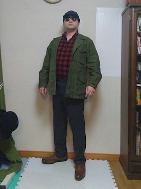 「フランネルシャツ」｜「アイテム（ミリタリージャケット）」を使った、加藤智雅さん（メンズ・172cm）の秋コーディネート