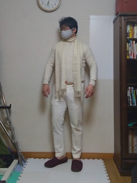 「ホワイトパンツ」｜「アイテム（財布/小物）」を使った、加藤智雅さん（メンズ・172cm）の冬コーディネート