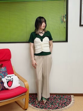 「アイテム（チューブトップ）」を使った、小都ミクさん（レディース・157cm）の秋コーディネート