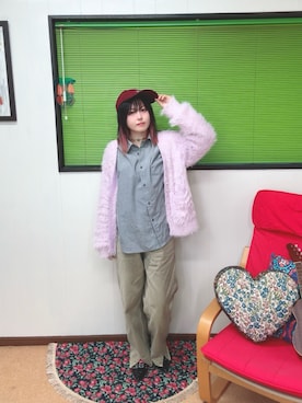 「アイテム（デニムパンツ、ベージュ系）」を使った、小都ミクさん（レディース・157cm）の秋コーディネート