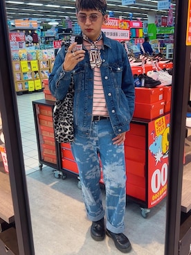 「アイテム（デニムジャケット）」を使った、シャオ・ミンさん（メンズ・177cm・30代）の秋コーディネート
