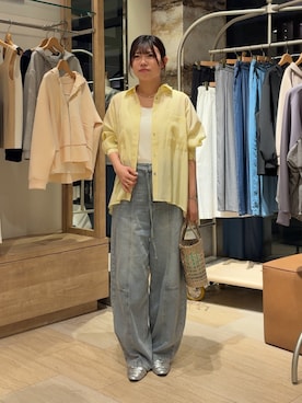 「Jena espace merveilleux（ジェナ　エスパスメルヴェイユ）の【通気性に優れた】バックシャーリングシャツ（シャツ/ブラウス、イエロー系）」を使った、うたさん（レディース・158cm）の春コーディネート