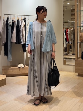 「Jena espace merveilleux(ジェナ エスパスメルヴェイユ)の【抜け感/上品】シアーデニムドルマンシャツ(シャツ/ブラウス、ブルー系)」を使った、うたさん(レディース・158cm)の夏コーディネート