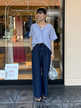 「Jena espace merveilleux(ジェナ エスパスメルヴェイユ)の〈7/17インスタライブご紹介アイテム〉裾ドロストVネックシャツ(シャツ/ブラウス、パープル系)」を使った、うたさん(レディース・158cm)の夏コーディネート
