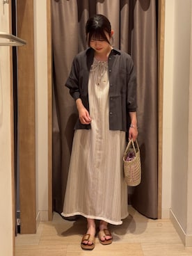 「Jena espace merveilleux（ジェナ　エスパスメルヴェイユ）の【ドライタッチ/通気性◎】バックシャーリングシャツ（シャツ/ブラウス、グレー系）」を使った、うたさん（レディース・158cm）の春コーディネート