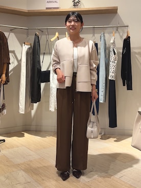 「Jena espace merveilleux(ジェナ エスパスメルヴェイユ)の裾フリルパーカー 秋服(Tシャツ/カットソー、ホワイト系)」を使った、うたさん(レディース・158cm)の秋コーディネート