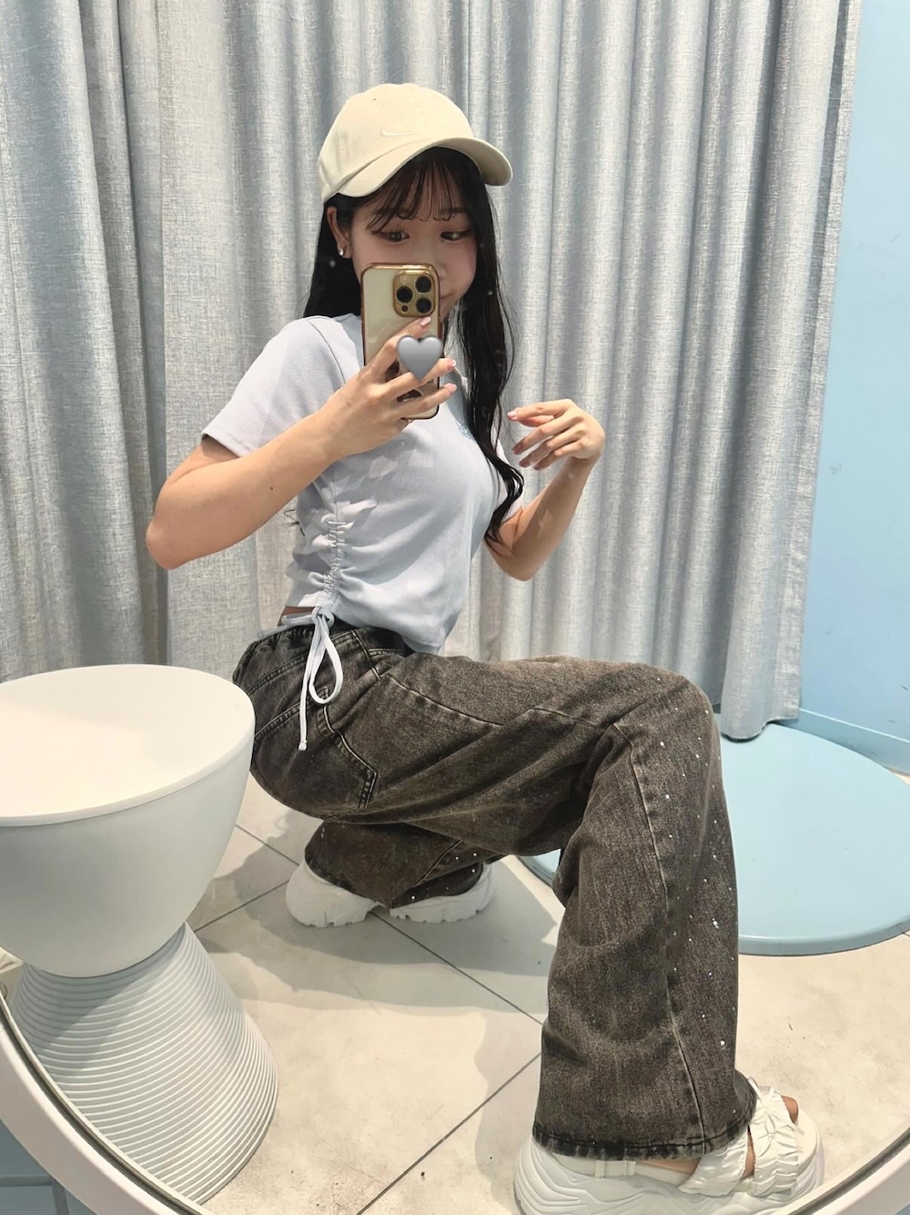 「韓国ファッション、デニムコーデ、低身長女子、春夏コーデ、お出かけコーデ、ブルー、デニム、ootd、OLIVE des OLIVE、骨格ナチュラル、春色、休日スタイル、プチプラ、アウトドアスタイル、スポーツミックス」｜「OLIVE des OLIVEのキラキラドロストTシャツ（Tシャツ/カットソー、ブルー系）」を使った、rikooliveさん（骨格ナチュラル・レディース・155cm）の春コーディネートの1枚目の写真