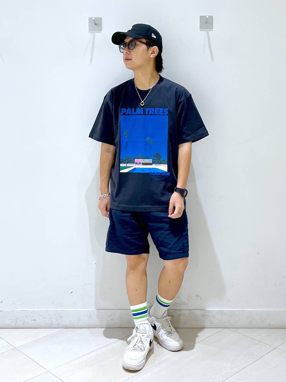「GLOBAL WORK、夏コーデ、Tシャツ、ショートパンツ、キャップ、サングラス、スニーカー、おでかけ」｜「GLOBAL WORKの【NEWERA】9FORTY/260083（キャップ、ブラック系）」を使った、はやぴーさん（メンズ・162cm）の夏コーディネートの1枚目の写真