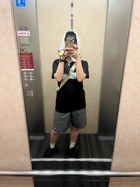 「アイテム（デジタル腕時計）」を使った、椿井紗代さん（レディース・158cm）の秋コーディネート