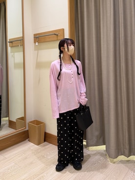 「fredy emue（フレディエミュ）の2wayシボフェイクレザートートバッグ（Tote、ブラック系）」を使った、momokaさん（レディース・150cm）の夏コーディネート