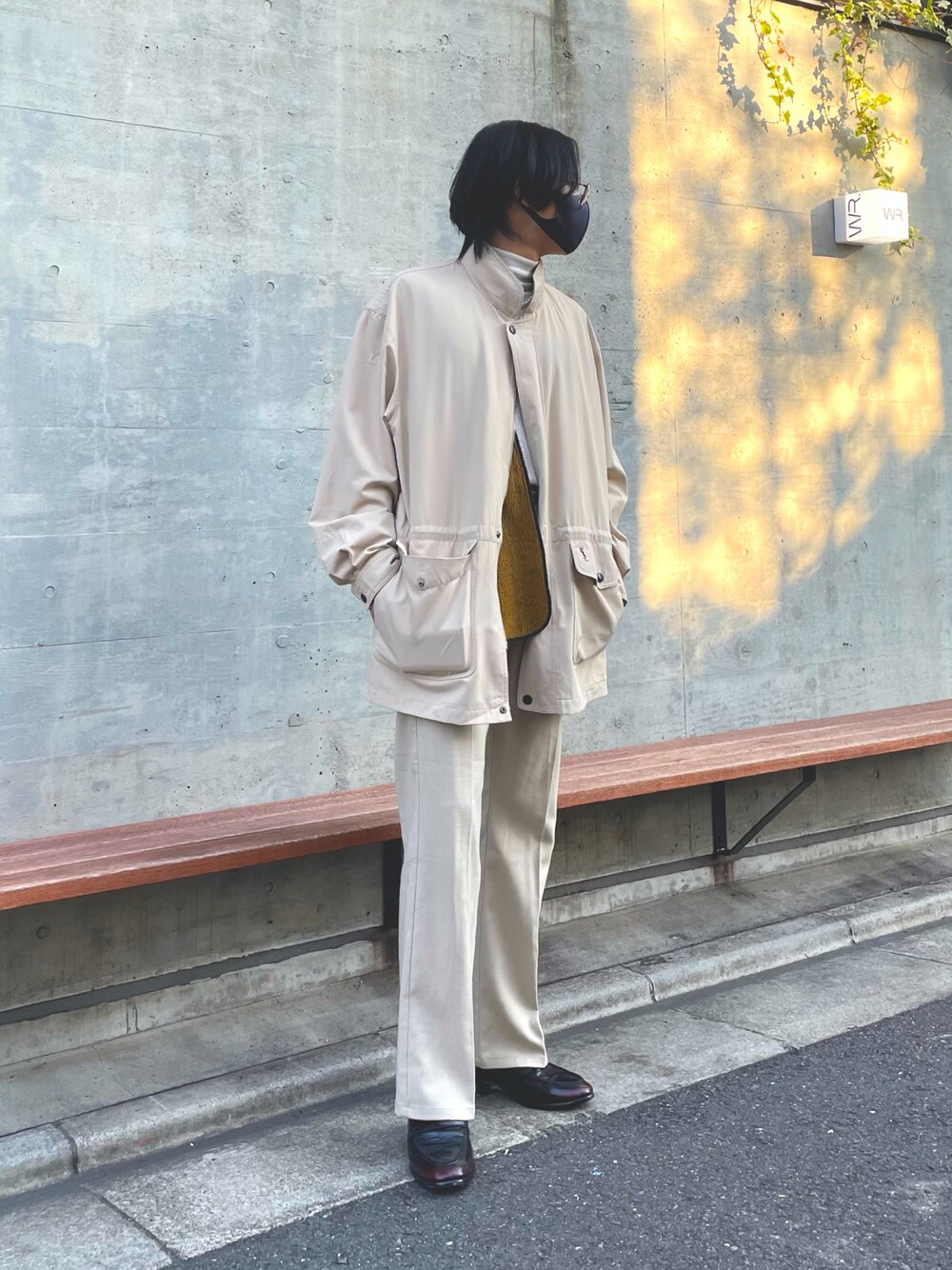 Yves Saint Laurentのナイロンジャケットを使った人気ファッション