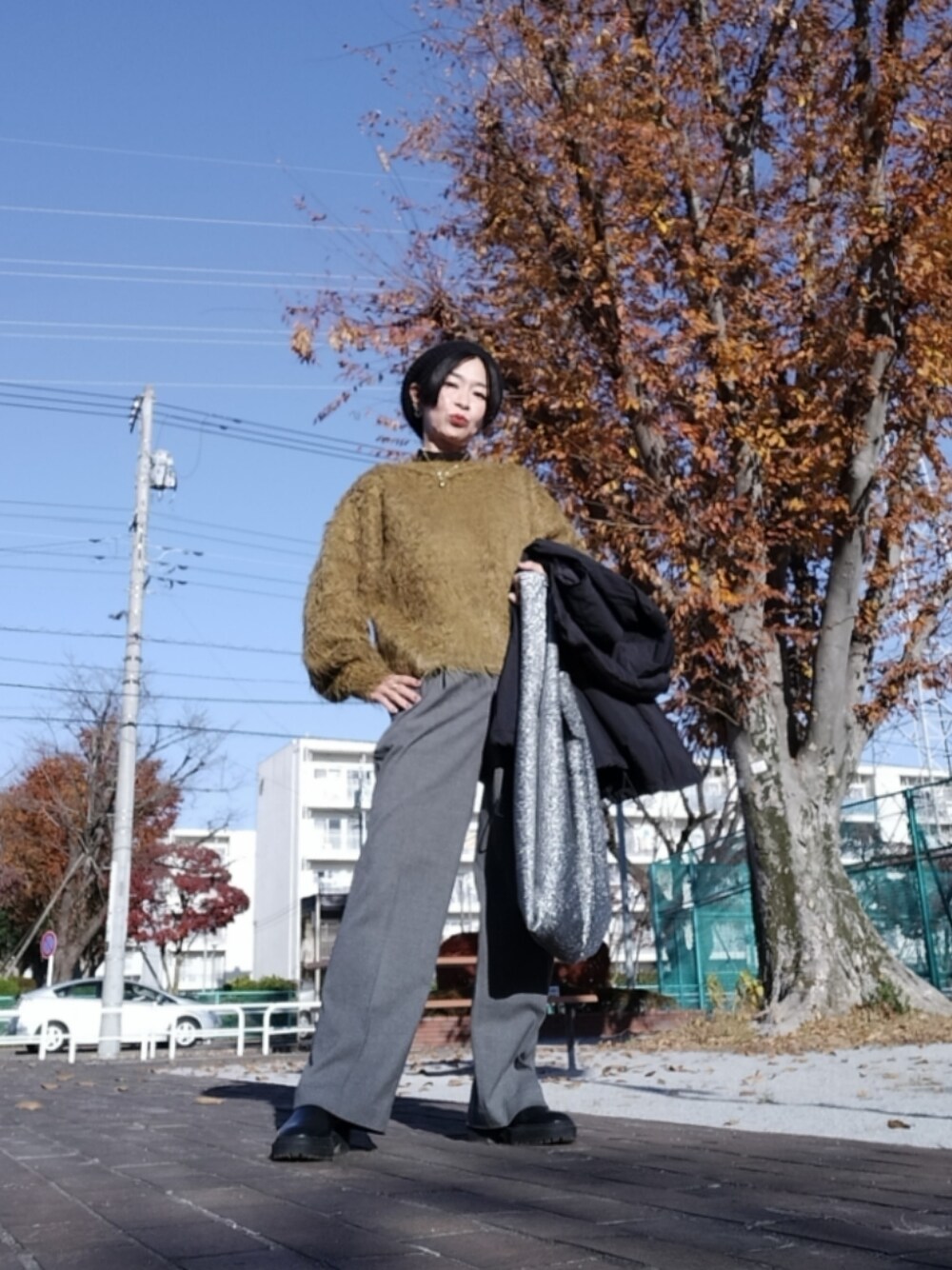 「JEANASiS、シャギーニット、スウィーツ同盟会、美容部、ベレー帽、レイヤードスタイル、休日スタイル、大人女子、秋冬コーデ、トートバッグ」｜「JEANASISの7Gブークレシャギープルオーバー/991865（ニット/セーター、イエロー系）」を使った、kaoru0922さん（レディース・156cm）の冬コーディネートの1枚目の写真