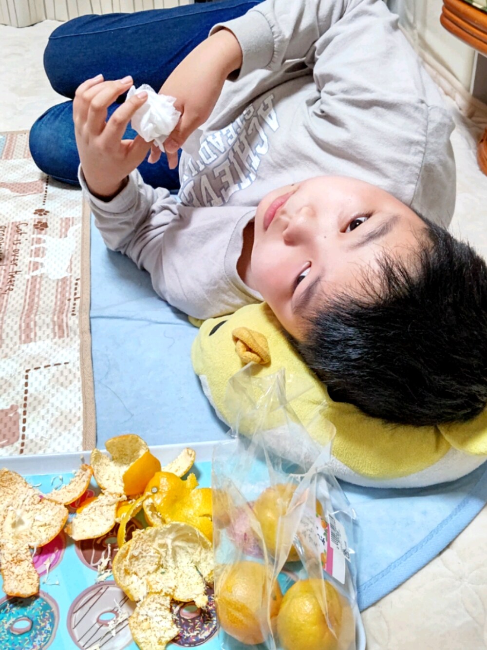 「みかん、恍惚の表情」｜「GLOBAL WORKのアイテム（Tシャツ/カットソー、グレー系）」を使った、kaoru0922さん（レディース・156cm）の秋コーディネートの1枚目の写真