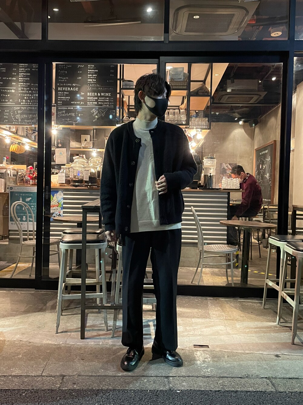 「オトナカジュアル、シンプルコーデ、秋コーデ、休日スタイル、ゆるコーデ、ワイドパンツ、キレイめ、セーター、スラックス、カーディガン、モックネック、モックネックセーター、いいね、save、フォローお願いします🤑」｜「EMMA CLOTHESのシャギーニットWジャガード編みラウンドネック ドロップショルダールーズニットカーディガン EMMA CLOTHES 2021AW（カーディガン/ボレロ、ブラック系）」を使った、kocoinsさん（メンズ・178cm）の秋コーディネートの1枚目の写真