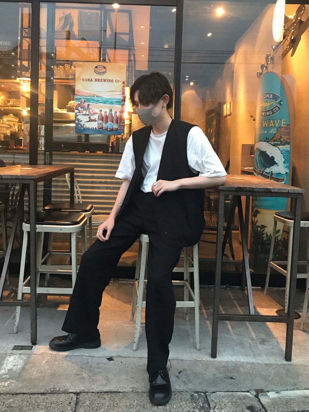 「シンプルコーデ、お洒落さんとつながりたい、きれいめカジュアル、夏コーデ、秋コーデ、いいね、save、フォローお願いします🤑、相互フォロー、相互フォローしましょう！、相互フォロー歓迎」｜「UiscelのUiscel　ドライマルチポケットベスト（ベスト、ブラック系）」を使った、kocoinsさん（メンズ・178cm）の夏コーディネートの1枚目の写真