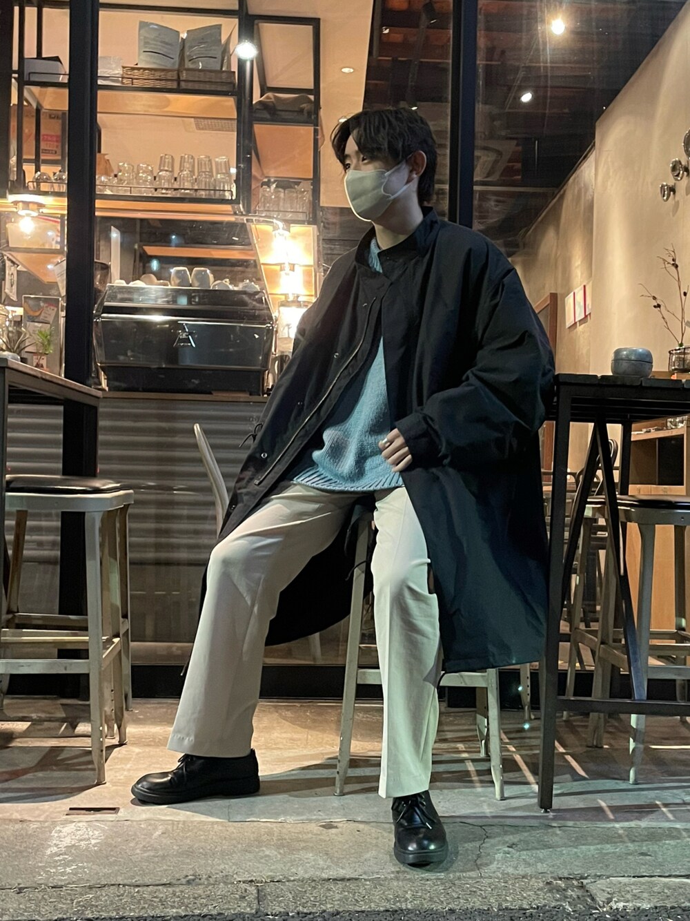 「冬コーデ、休日スタイル、おしゃれさんと繋がりたい、スニーカーコーデ、年末WEAR感謝祭、ゆるコーデ、キレイめコーデ、プチプラコーデ、キレイめ、ミリタリーコーデ、ミリタリー、ミリタリーコート、白パンツ、ニット」｜「FREAK'S STOREのWEB限定 ビッグシルエット M-65 ライナーセットモッズコート/コート＆キルティングライナーセット/2枚セット/3WAY（モッズコート、ブラック系）」を使った、kocoinsさん（メンズ・178cm）の冬コーディネートの1枚目の写真