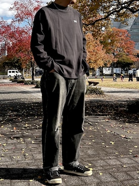 「THE CRAFT CREW PRODUCTS（ザクラフトクループロダクツ）の【THE CRAFT CREW PRODUCTS】ヘビーウェイトファンクショナルファブリック ビッグシルエット ラグランスリーブクルーネック長袖Tシャツ / 抗菌・防臭（Tシャツ/カットソー、グレー系）」を使った、GBさん（メンズ・180cm）の冬コーディネート