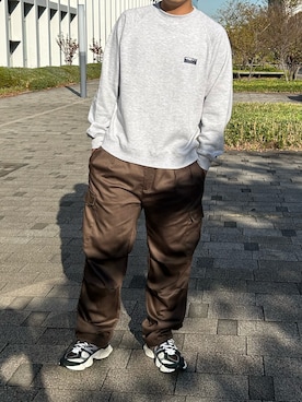 「THE CRAFT CREW PRODUCTS（ザクラフトクループロダクツ）の【THE CRAFT CREW PRODUCTS】ヘビーウェイトファンクショナルファブリック ビッグシルエット ラグランスリーブクルーネック長袖Tシャツ / 抗菌・防臭（Tシャツ/カットソー、グレー系）」を使った、GBさん（メンズ・180cm）の秋コーディネート