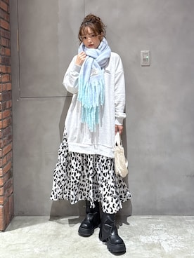 「アイテム（マフラー）」を使った、RODEOCROWNSWIDEBOWLさん（レディース・155cm）の秋コーディネート