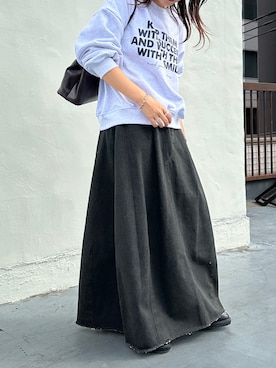 「アイテム（デニムスカート、グレー系）」を使った、Rikoさん（レディース・153cm）の秋コーディネート