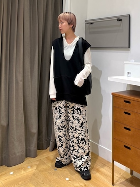 「アイテム（ベスト）」を使った、SAKURAさん（レディース・166cm）の秋コーディネート
