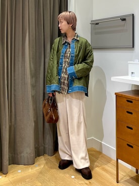 「アイテム（スリッポン）」を使った、SAKURAさん（レディース・166cm）の秋コーディネート