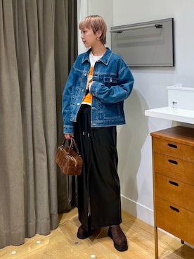 「アイテム（スリッポン）」を使った、SAKURAさん（レディース・166cm）の秋コーディネート