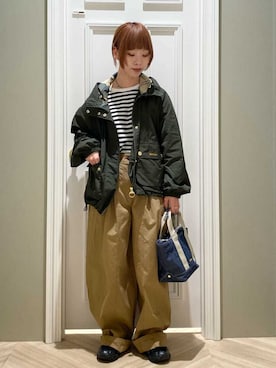 「Barbour（バブアー）のMae シャワープルーフ ノンワックス ジャケット（レディース）（その他アウター、グリーン系）」を使った、Barbour スタッフさん（レディース・157cm）の春コーディネート