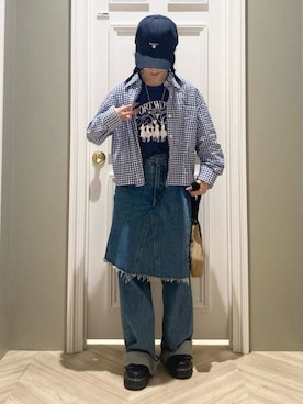 「Barbour（バブアー）の【TRANSPORT / トランスポート】 クロスボディバッグ（ボディバッグ/ウエストポーチ、グリーン系）」を使った、Barbour スタッフさん（レディース・175cm）の夏コーディネート