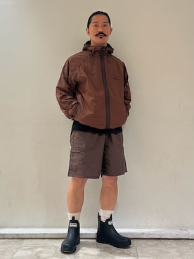 「Barbour（バブアー）の【TRANSPORT / トランスポート】ナイロン ショーツ Japan Exclusive（その他パンツ、ブラウン系）」を使った、Barbour スタッフさん（レディース・175cm）の夏コーディネート