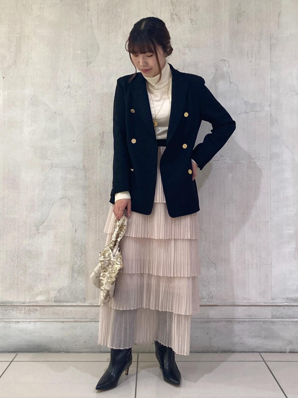「モア、モアサロンエロペ、モア横浜高島屋、モア別注、moi別注、ジャケット、タートル、プリーツスカート、ロングブーツ、バッグ、秋コーデ、初冬コーデ、冬コーデ、お出かけコーデ、クリスマスコーデ」｜「ROPE'のBarbara boots(バーバラブーツ)（ブーツ、ブラック系）」を使った、sanaさん（レディース・160cm）の秋コーディネートの1枚目の写真