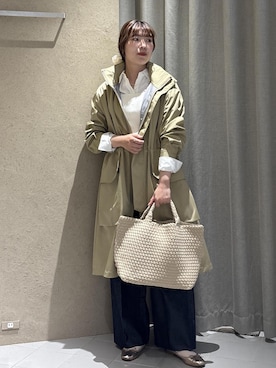 「SALON adam et rope'（サロン アダム エ ロペ）のオーバーダイコットンサテンシャツ（シャツ/ブラウス、ホワイト系）」を使った、sanaさん（レディース・160cm）の春コーディネート