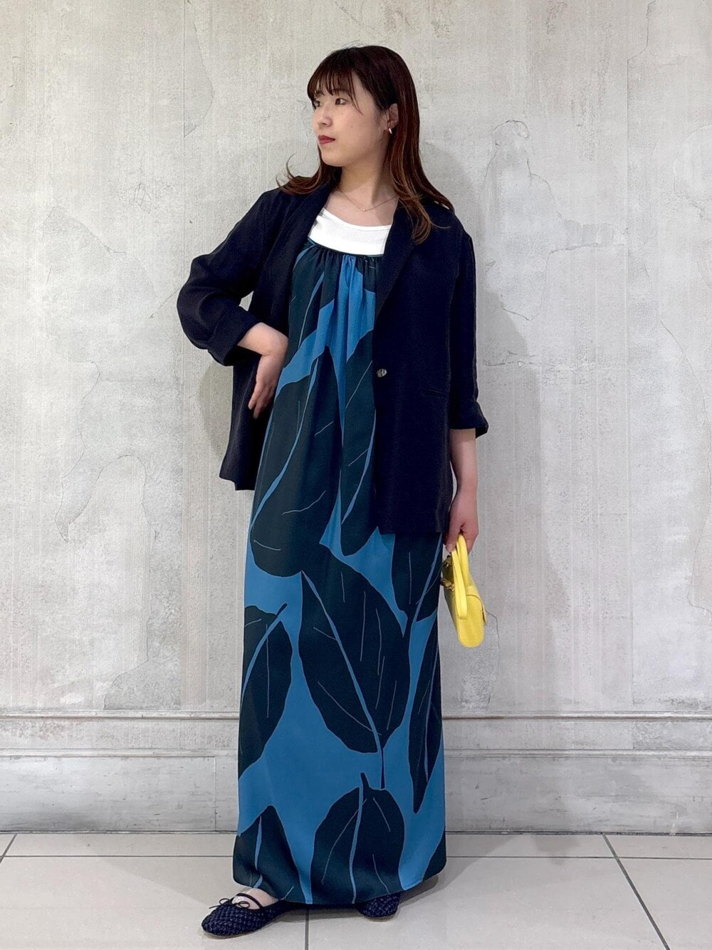 「モア、モアサロンエロペ、モア横浜、モア横浜高島屋、シアージャケット、キャミワンピ、リゾート、ショルダーバッグ、ミニバッグ、バレエシューズ、初春コーデ、春コーデ、初夏コーデ、お出かけコーデ、大人カジュアル」｜「ROPE'の【DEVEAUX（デヴォー）】エクスペンド リーフキャミワンピース/洗える（ワンピース、ブルー系）」を使った、sanaさん（レディース・160cm）の春コーディネートの1枚目の写真