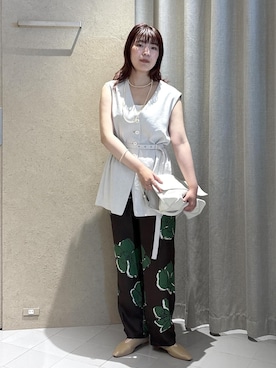 「SALON adam et rope'（サロン アダム エ ロペ）の【W S（ドゥーブル）】ソフトレザーフラットシューズ（Pumps、ベージュ系）」を使った、sanaさん（レディース・160cm）の夏コーディネート