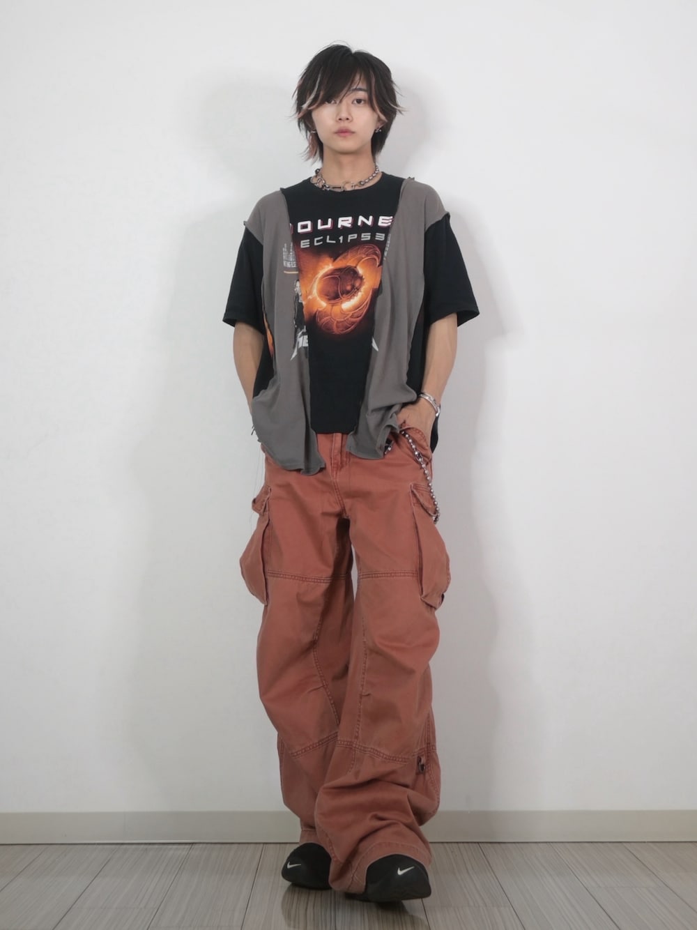 カーゴパンツを使った「TAKATO」の人気ファッション