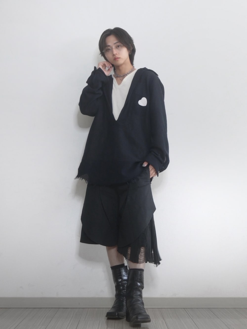 「TAKATO、GRANCY、ハーフパンツ、キレイめ、キレイめコーデ、ブーツ、ブラック、ブラックコーデ、低身長コーデ、モノトーン」｜「BED J.W. FORDのアイテム（トップス、ブラック系）」を使った、 TAKATOさん（メンズ・172cm）の夏コーディネートの1枚目の写真