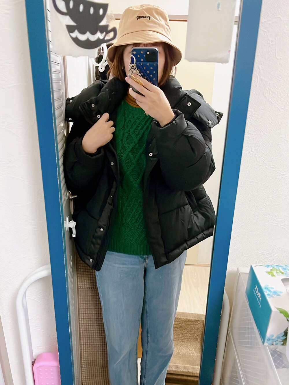 「カジュアルコーデ、オトナ女子、大人カジュアル、ニット×デニム」｜「chelseaのアイテム（ハット、ベージュ系）」を使った、amiruri184さん（骨格ウェーブ・レディース・164cm）の春コーディネートの1枚目の写真