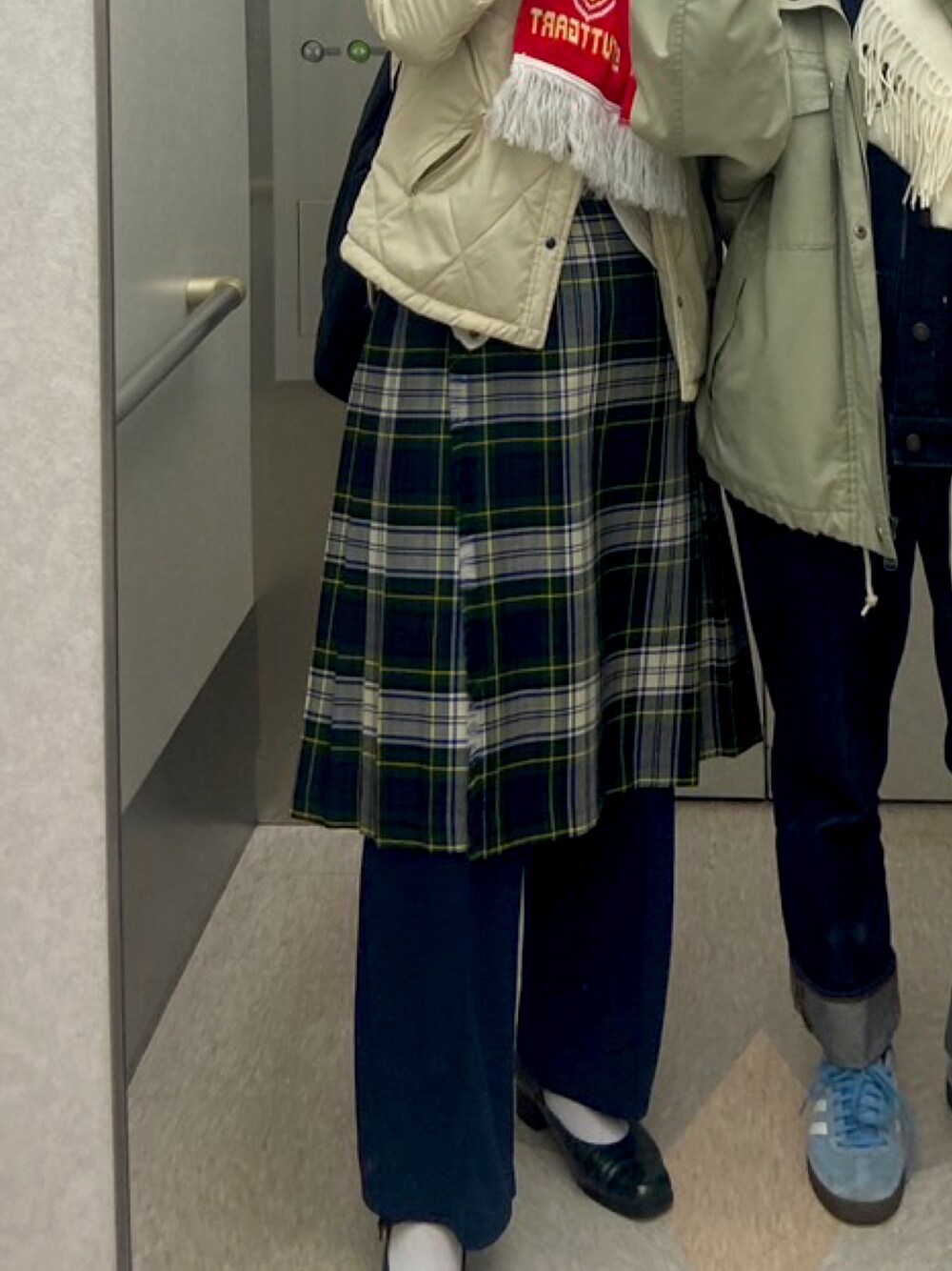 「巻きスカート、o'neil of dublin、新星WEARISTAにエントリー、秋冬コーデ、パンツスタイル、クリスマスに着たい服」｜「O'NEIL of DUBLINのアイテム（スカート、グリーン系）」を使った、くるくるパーマ©︎さん（レディース・162cm）の冬コーディネートの1枚目の写真
