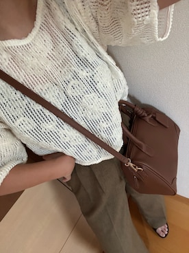 「アイテム（シュシュ）」を使った、夏紀さん（レディース・156cm）の夏コーディネート