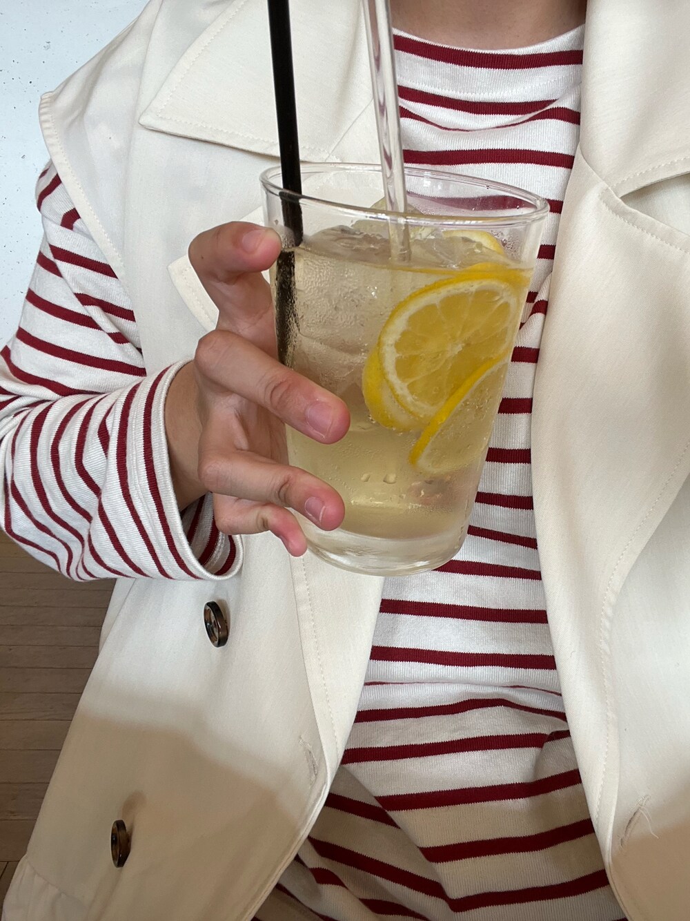 「オトナカジュアル、楽チンコーデ、お出かけコーデ、カフェ、ゆるコーデ」｜「apres jourのショートティアードジレ【ZOZOTOWN限定アイテム】（ベスト、ベージュ系）」を使った、夏紀さん（レディース・155cm）の夏コーディネートの1枚目の写真